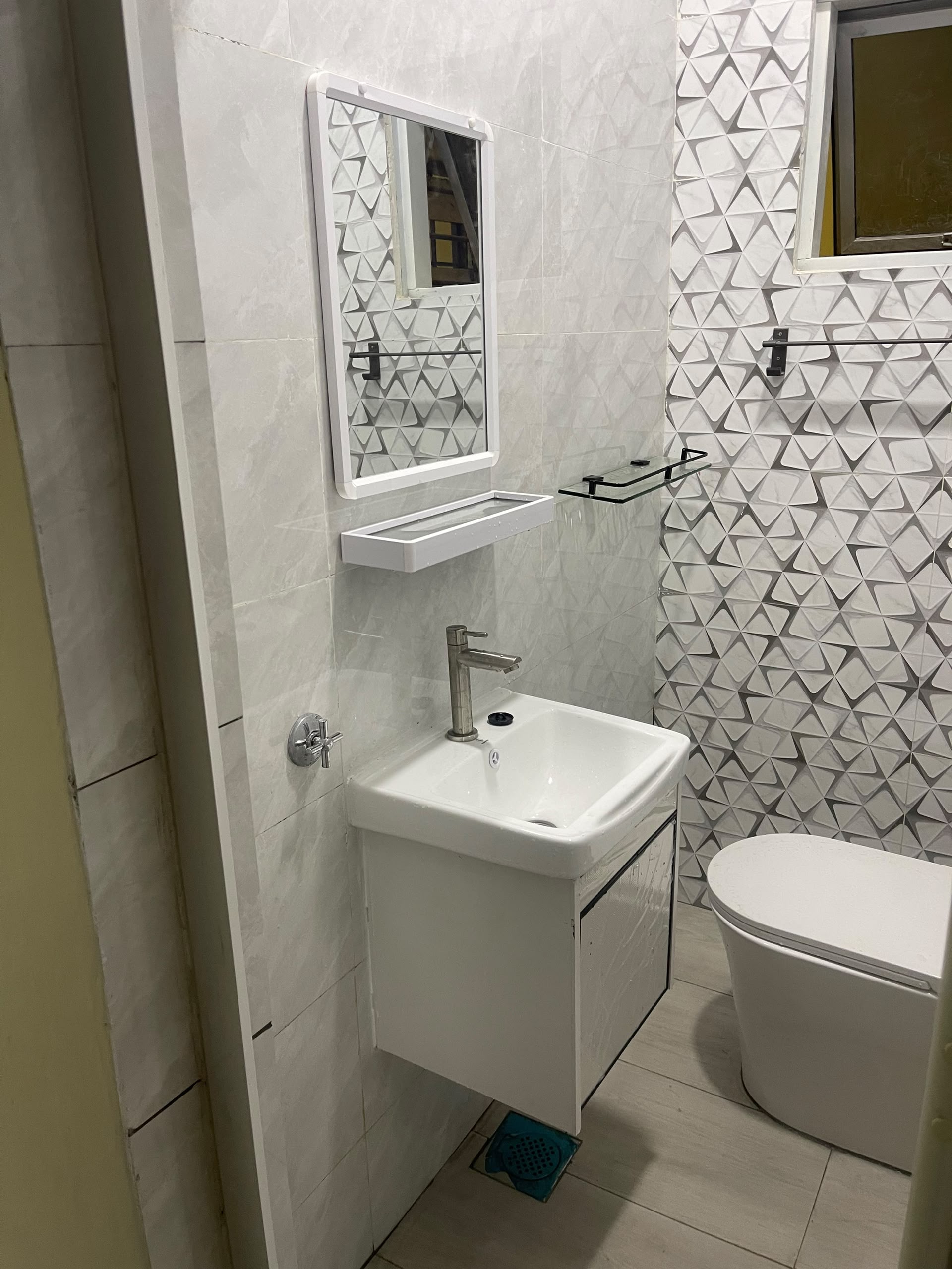 Renovasi tandas moden oleh Hazati